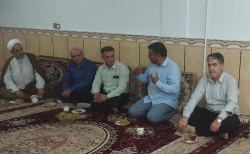 تجلیل از خانواده شهید مدافع وطن در تاکستان