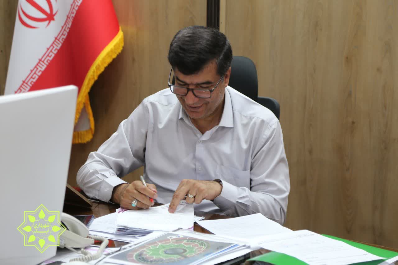 شهردار آبیک پای صحبت شهروندان نشست