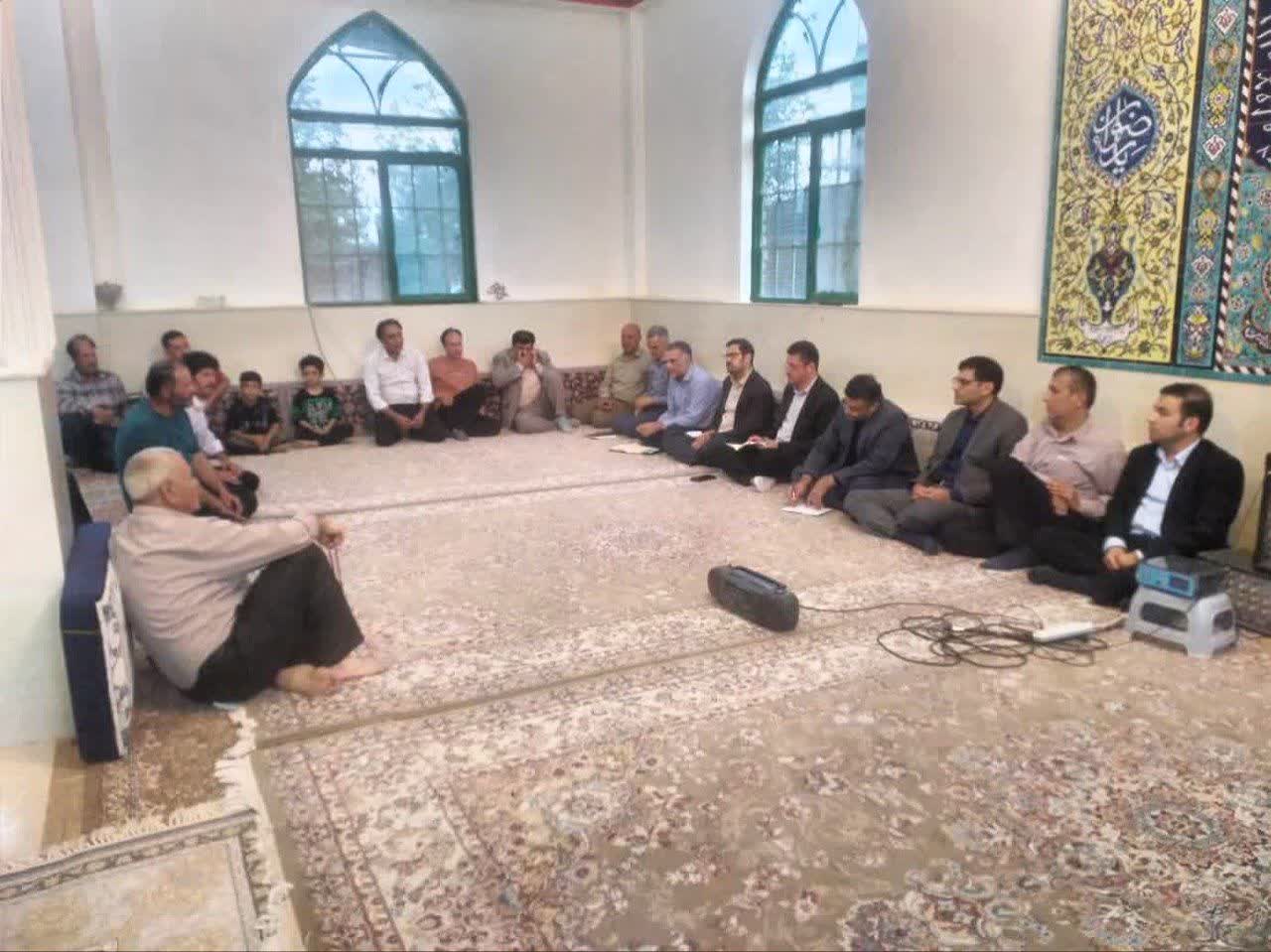 فرماندار بوئین‌زهرا پیگیر مطالبات روستاییان شد