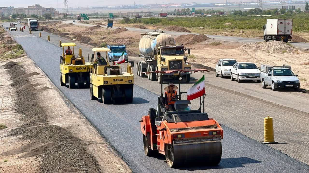 روکش آسفالت ۲۰ کیلومتر محور بوئین‌زهرا آغاز شد