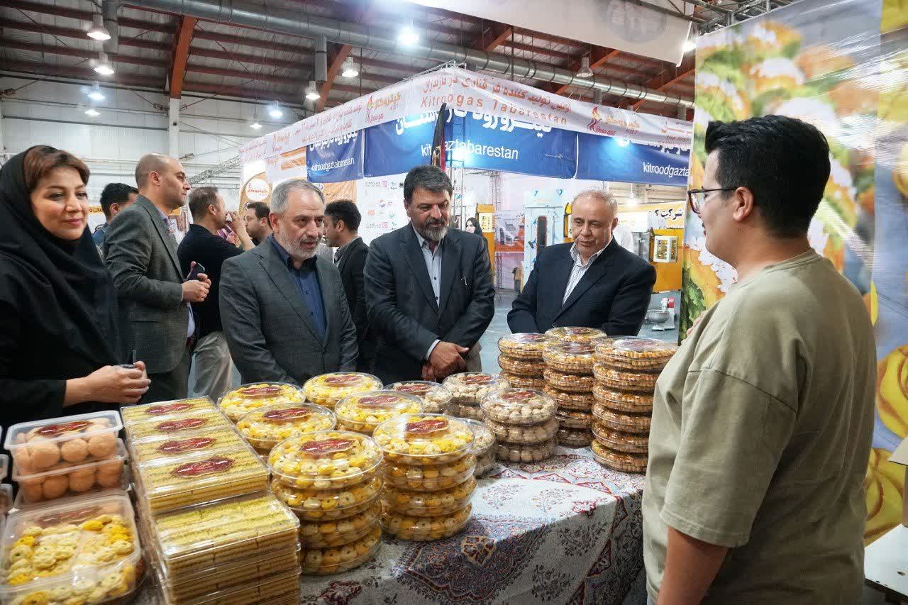 بازدید مسئولان قزوین از نمایشگاه آرد، نان و شیرینی