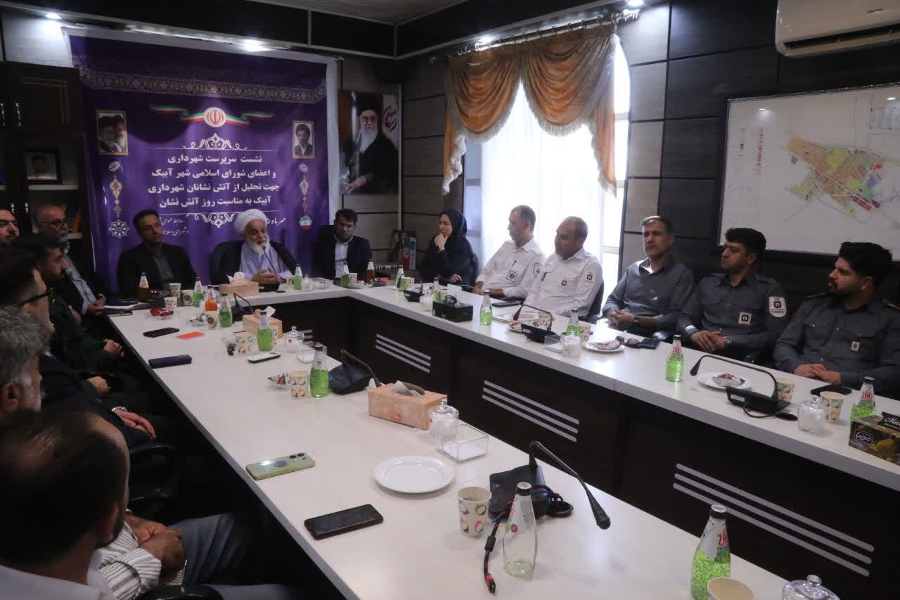 تجلیل از آتش‌نشانان شهرداری آبیک