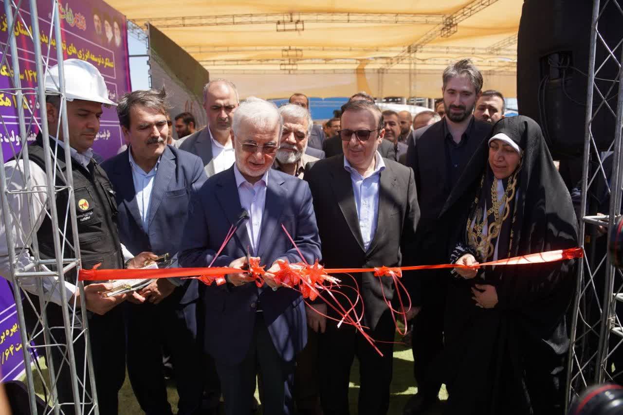 افتتاح نیروگاه خورشیدی شهرک صنعتی لیا با حضور وزیر کشور