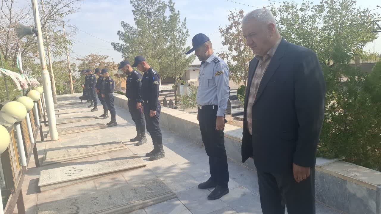 تجدید میثاق کارکنان و سربازان با شهدا در آراسنج