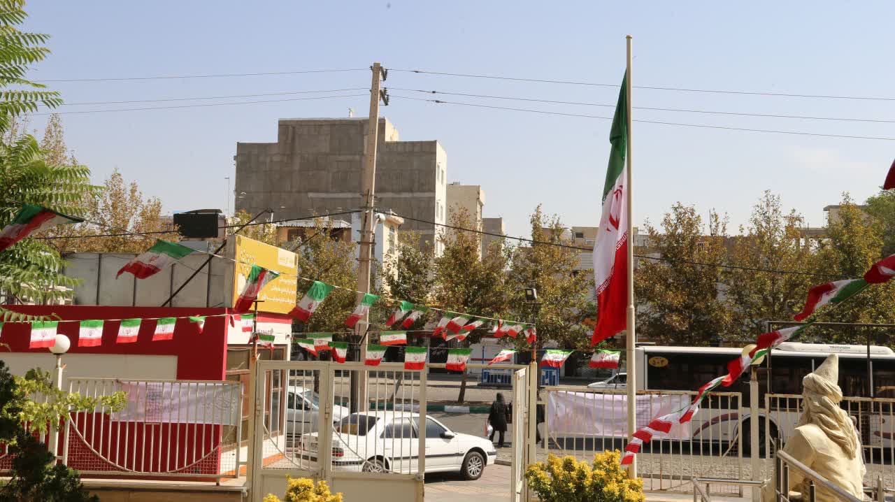 برافراشته شدن پرچم ایران در ارشاد قزوین