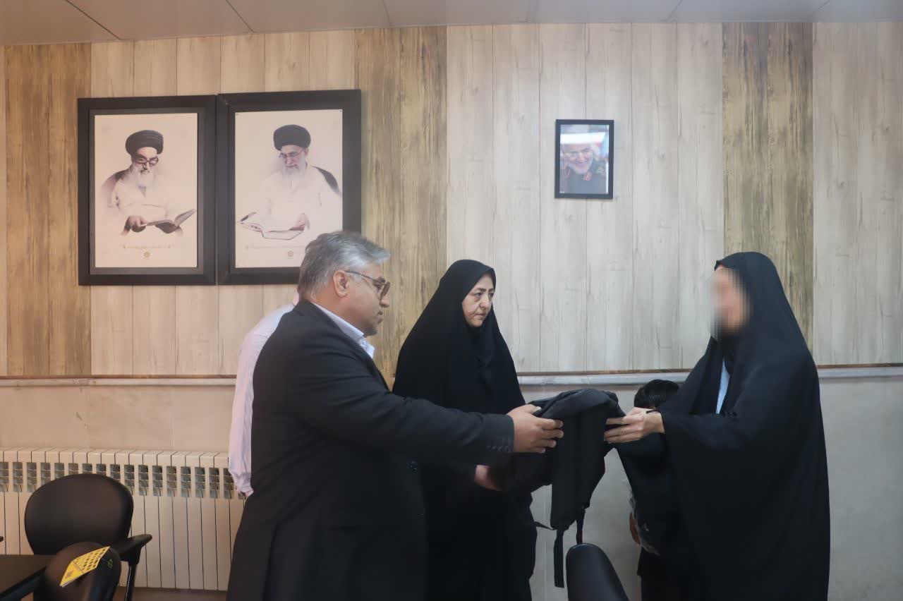 توزیع ۶۰ بسته تحصیلی میان فرزندان زندانیان قزوین