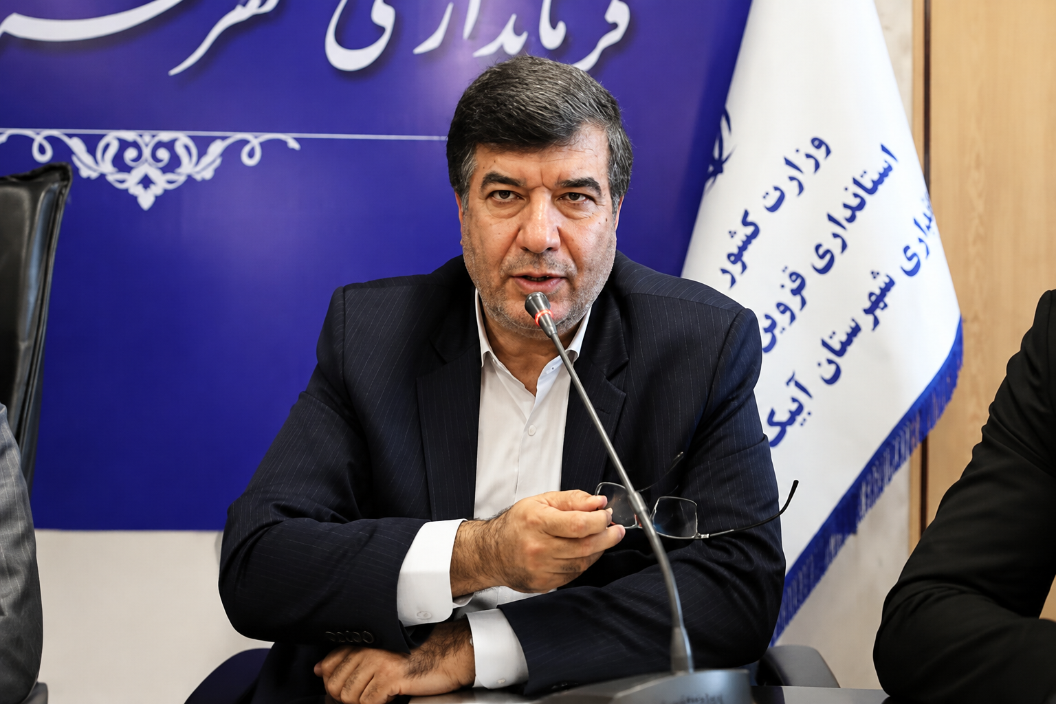 شهردار شهر آبیک استعفا داد