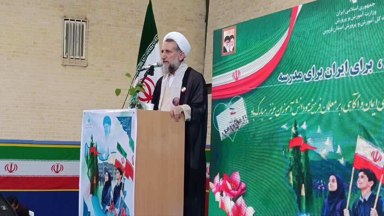 مظفری: دانش‌آموزان با علم آینده کشور را بسازند