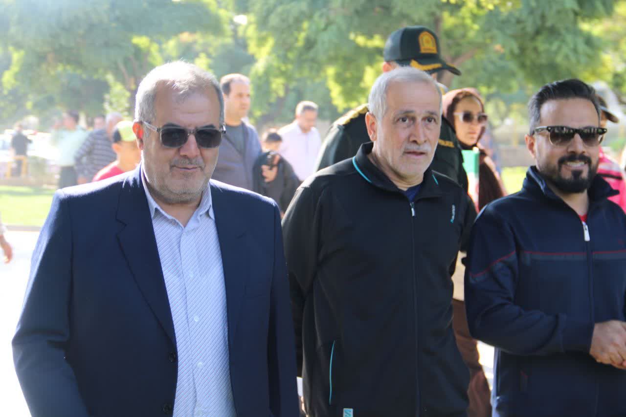 حضور پرشور خانواده‌ها در همایش پیاده‌روی الوند