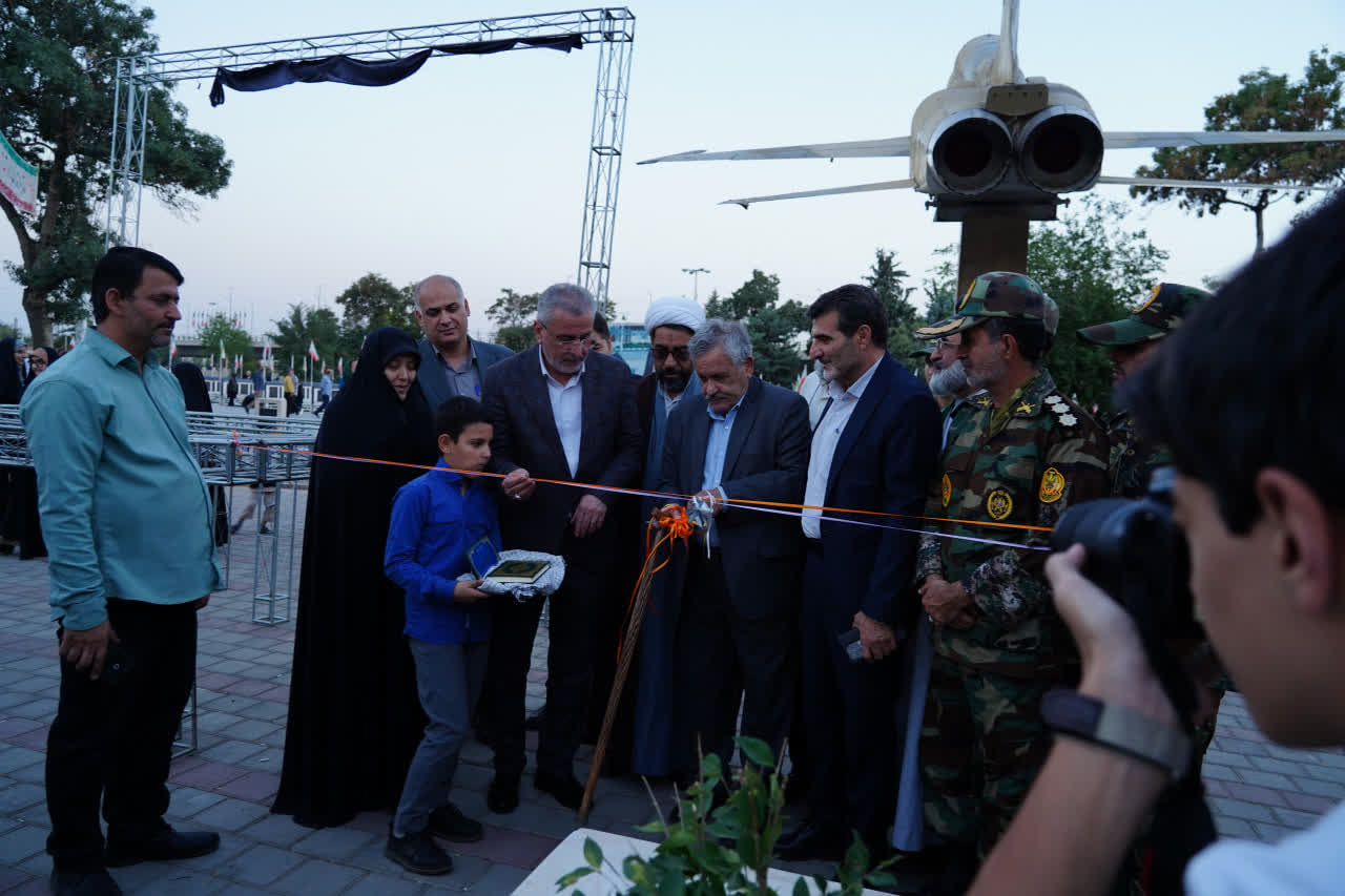 افتتاح نمایشگاه «نشان انتظار ۵» در گلزار شهدای قزوین