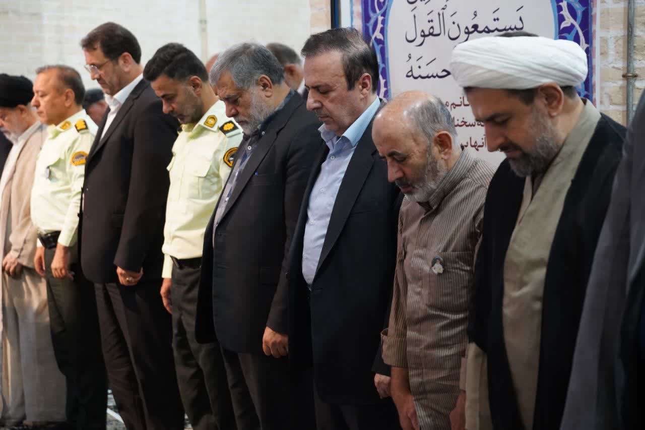 حضور فرماندار قزوین در نماز جمعه