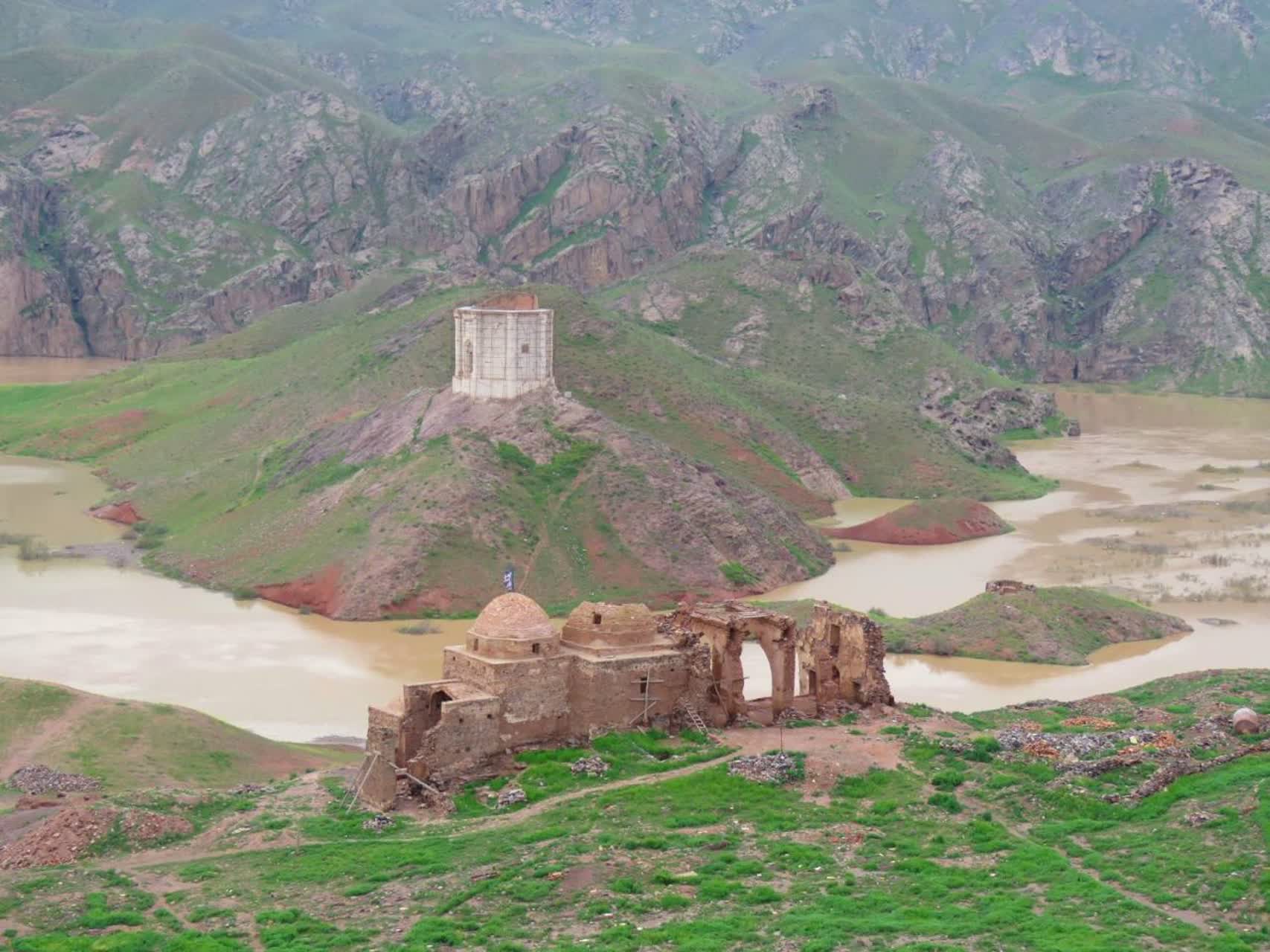 مرمت امامزاده قاسم سمیران آغاز شد
