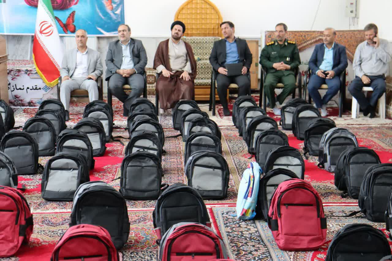 توزیع ۱۶۴ بسته تحصیلی در آوج