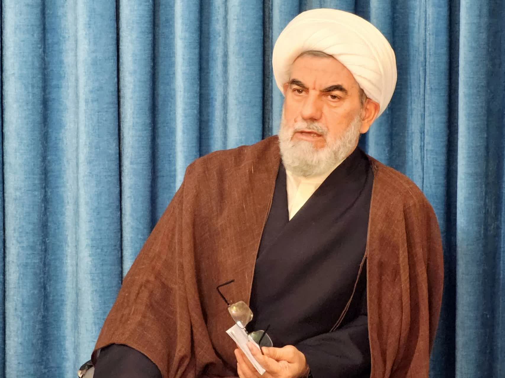 دیدار مسئولان بوئین‌زهرا با امام جمعه