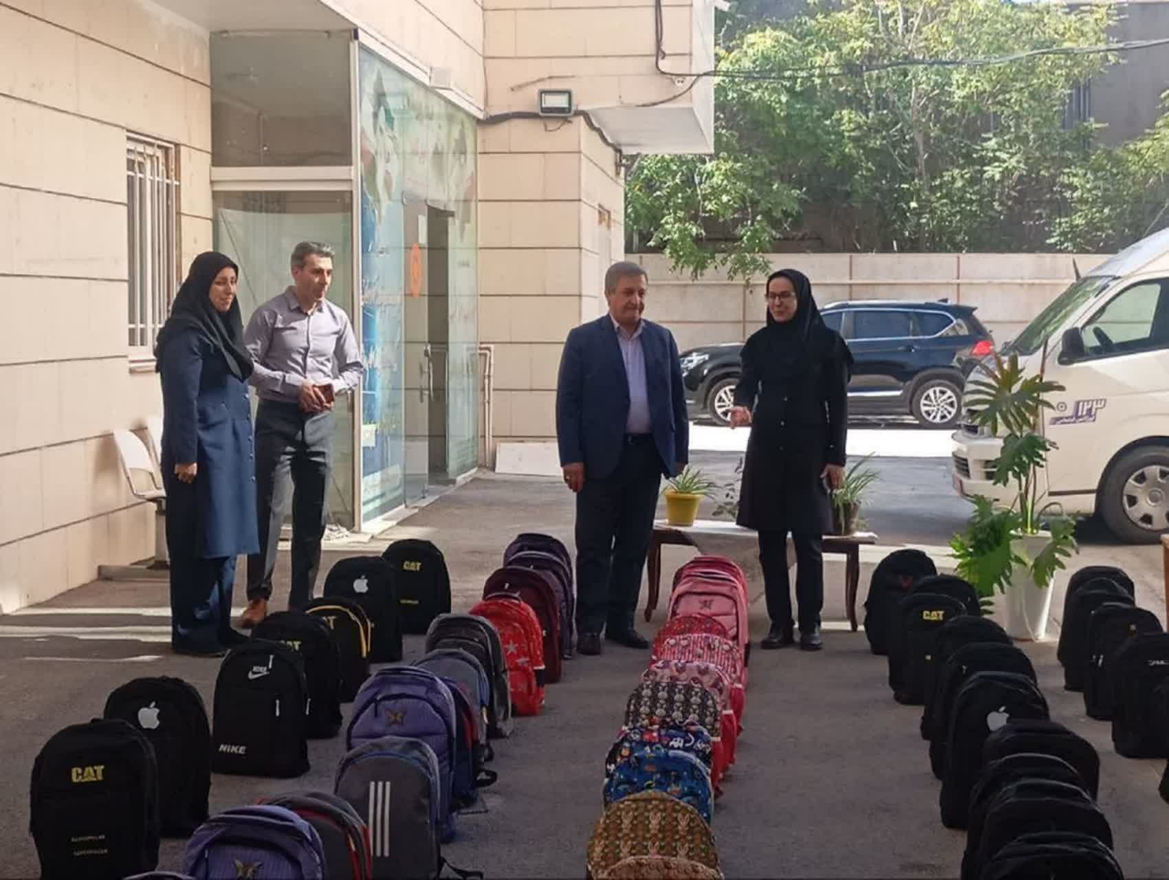 تأمین ۲۰۰ بسته تحصیلی در تاکستان