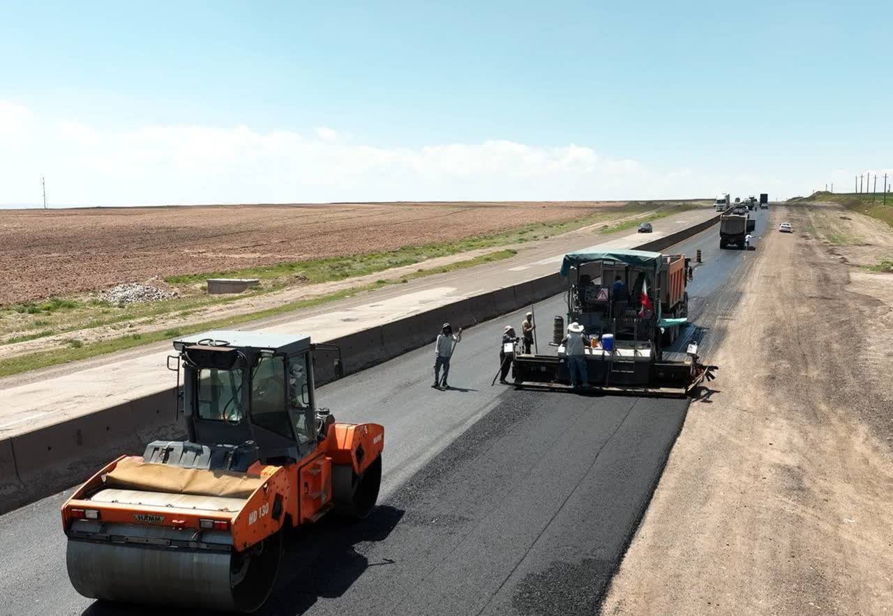 روکش آسفالت محور قزوین–رشت ادامه دارد