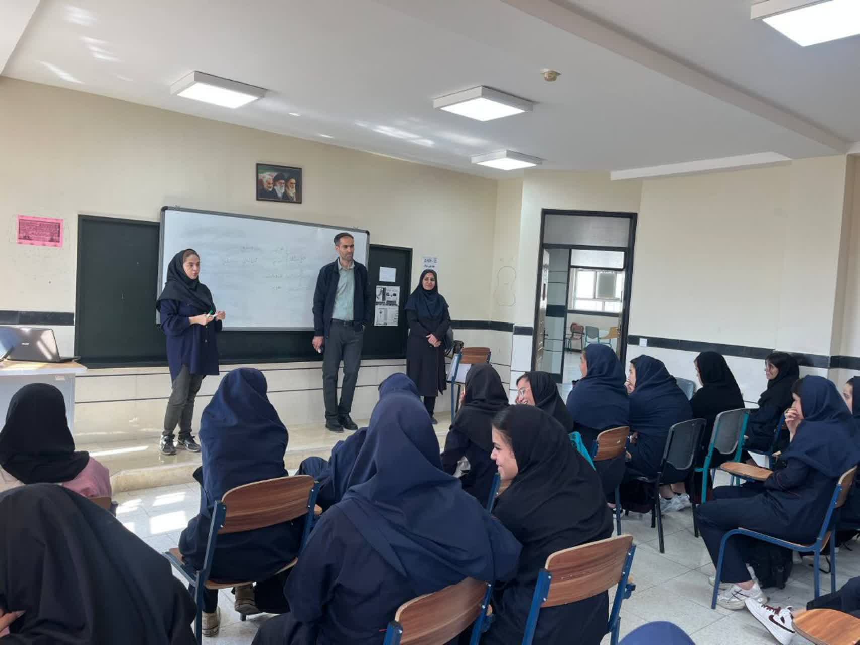 بازدید معاون امور جوانان از کلاس‌های پیش از ازدواج