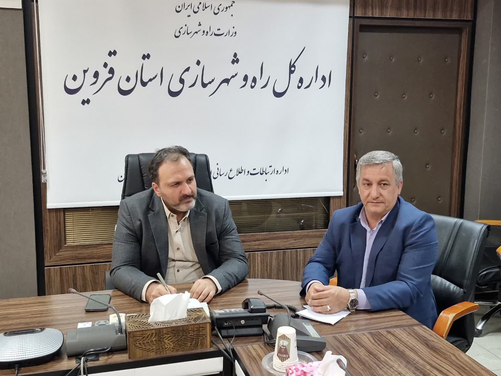 دیدار فرماندار تاکستان با مدیرکل راه و شهرسازی قزوین