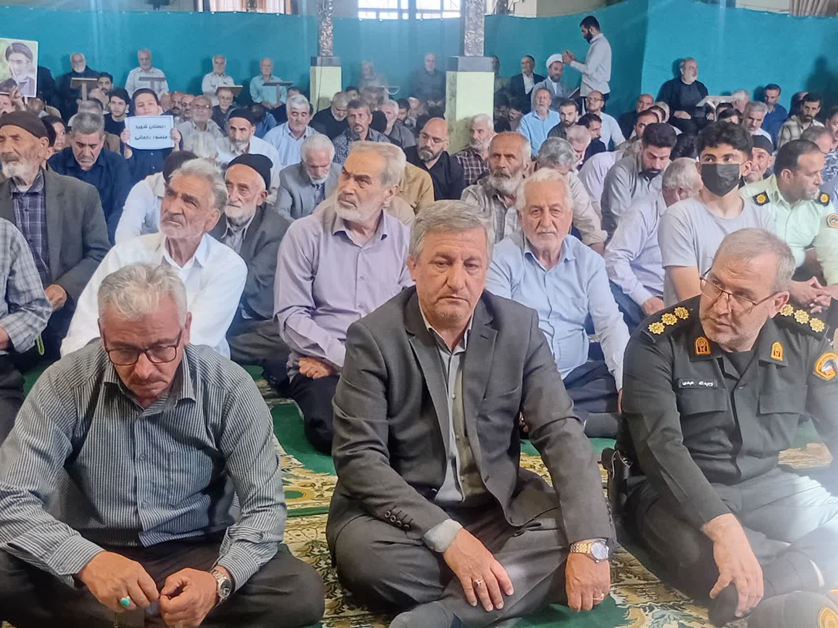 فرماندار تاکستان در نماز جمعه و بازدید ازانتخابات الکترونیکی