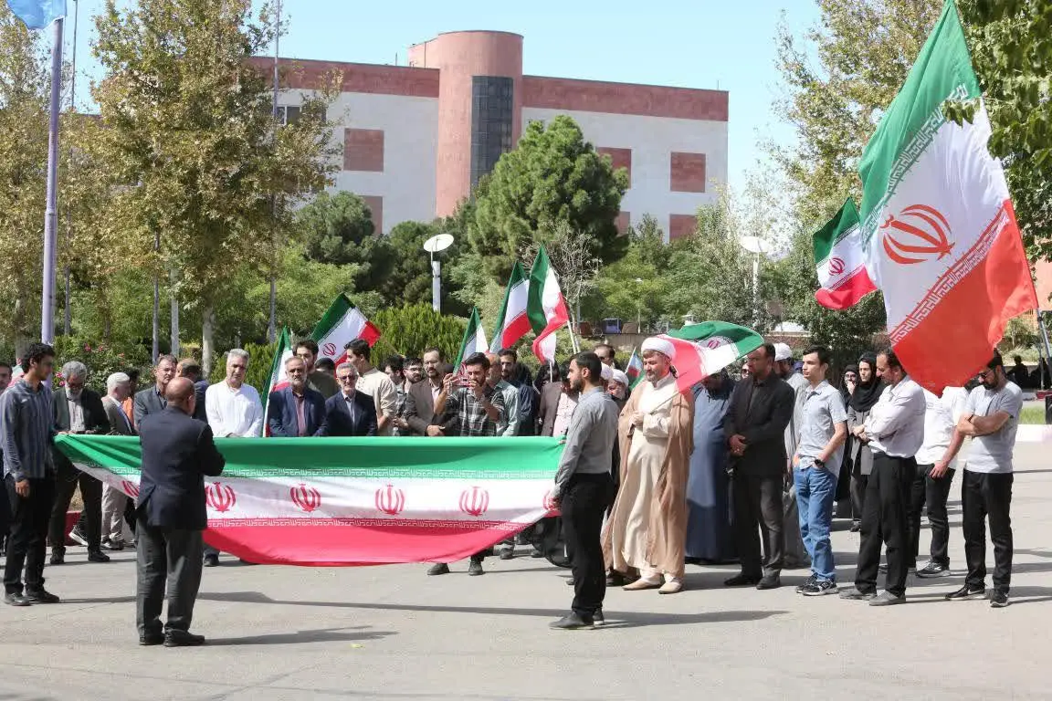 تجمع دانشگاهیان قزوین در حمایت از نیروهای مسلح