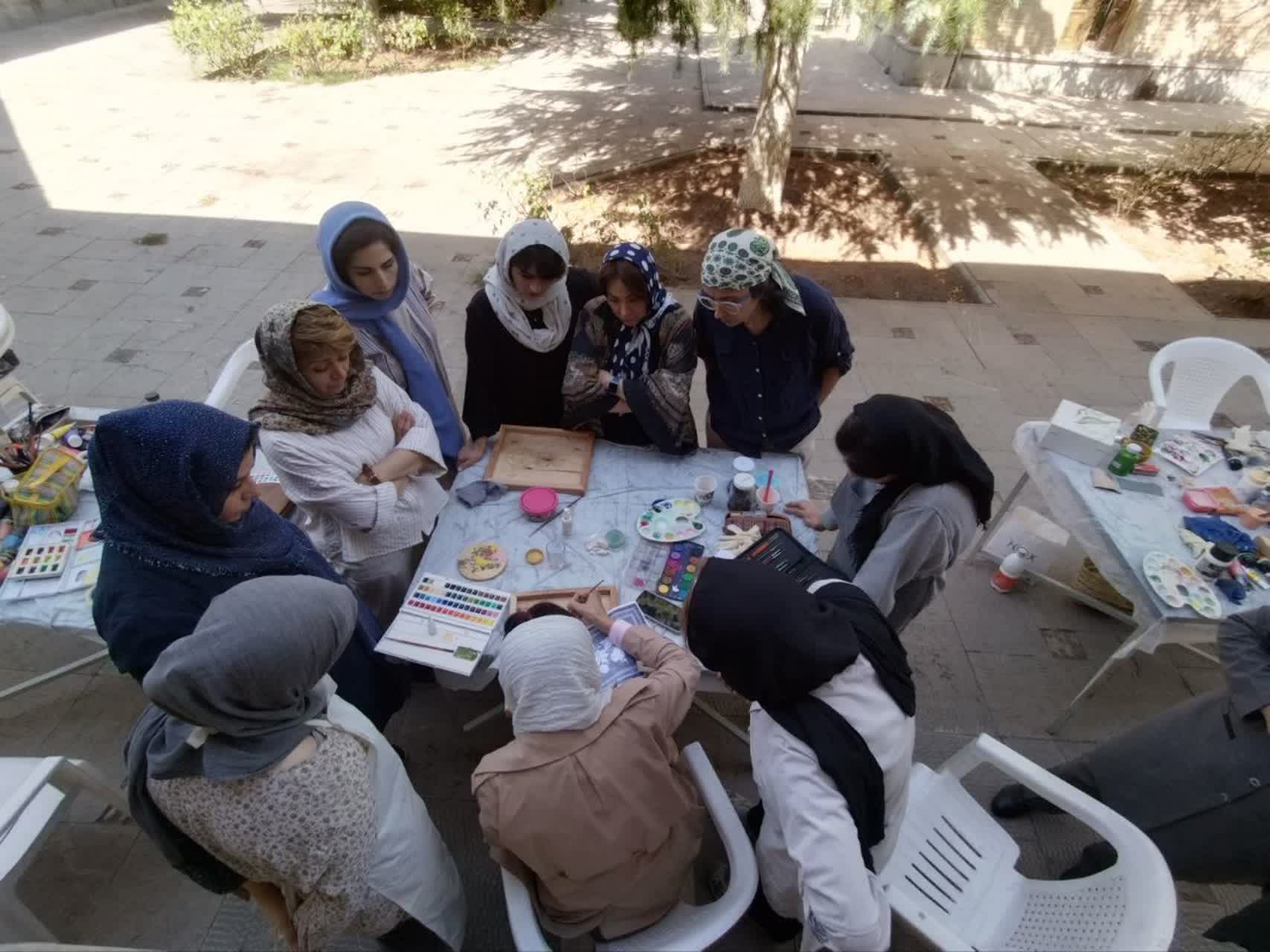 نقاشی روی چوب در عمارت داعی قزوین