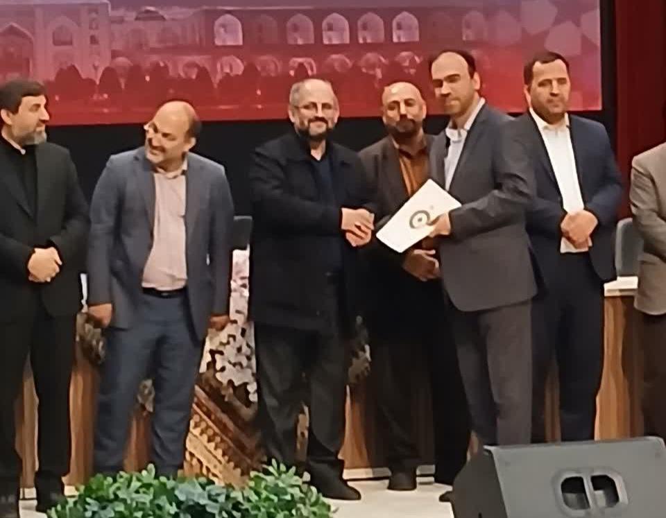 تجلیل از معاون فرهنگی دانشگاه آزاد قزوین