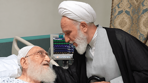 عیادت رئیس دفتر رهبر انقلاب در قم از آیت‌الله نوری همدانی