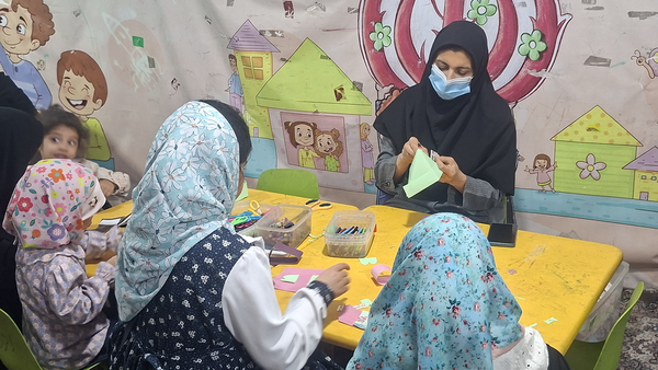 مربیانی که ۲۲۰ شب پای آموزش کودکان ایستاده‌اند