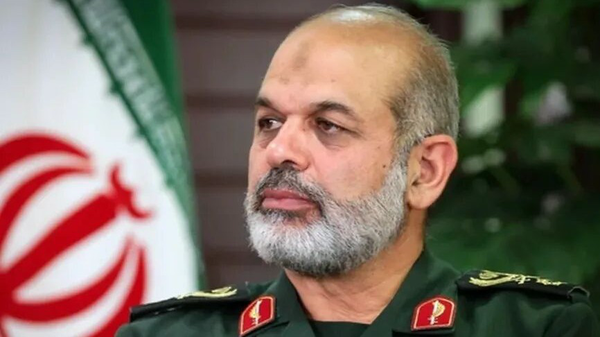 سرلشکر وحیدی: هیچ قدرت فرامنطقه‌ای حق دخالت در تنگه هرمز را ندارد