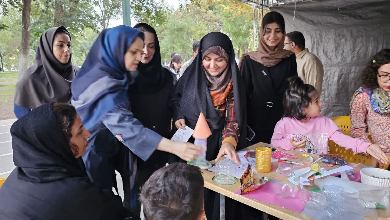 تجربه شهردار شدن کودکان در غرفه بلدیه ۱۴۳۰ قزوین