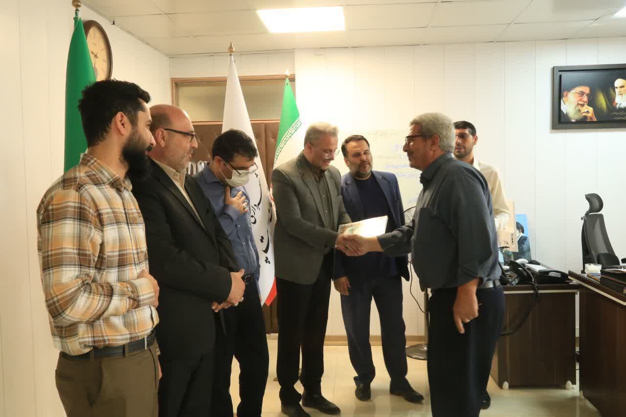 تجلیل از ایثارگران شاغل در شهرداری قزوین