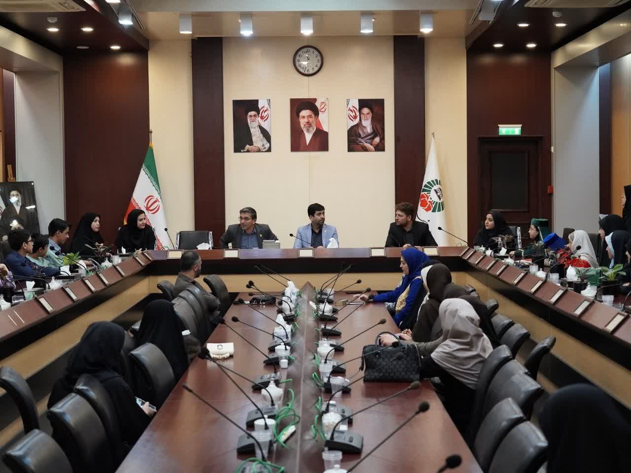 دیدار شهردار قزوین با کودکان نخبه در هفته ملی کودک