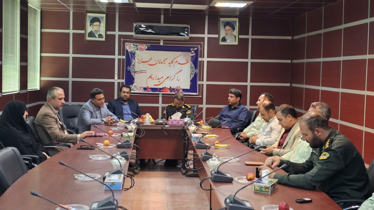 تجلیل شهرداری بوئین‌زهرا از مأموران نیروی انتظامی