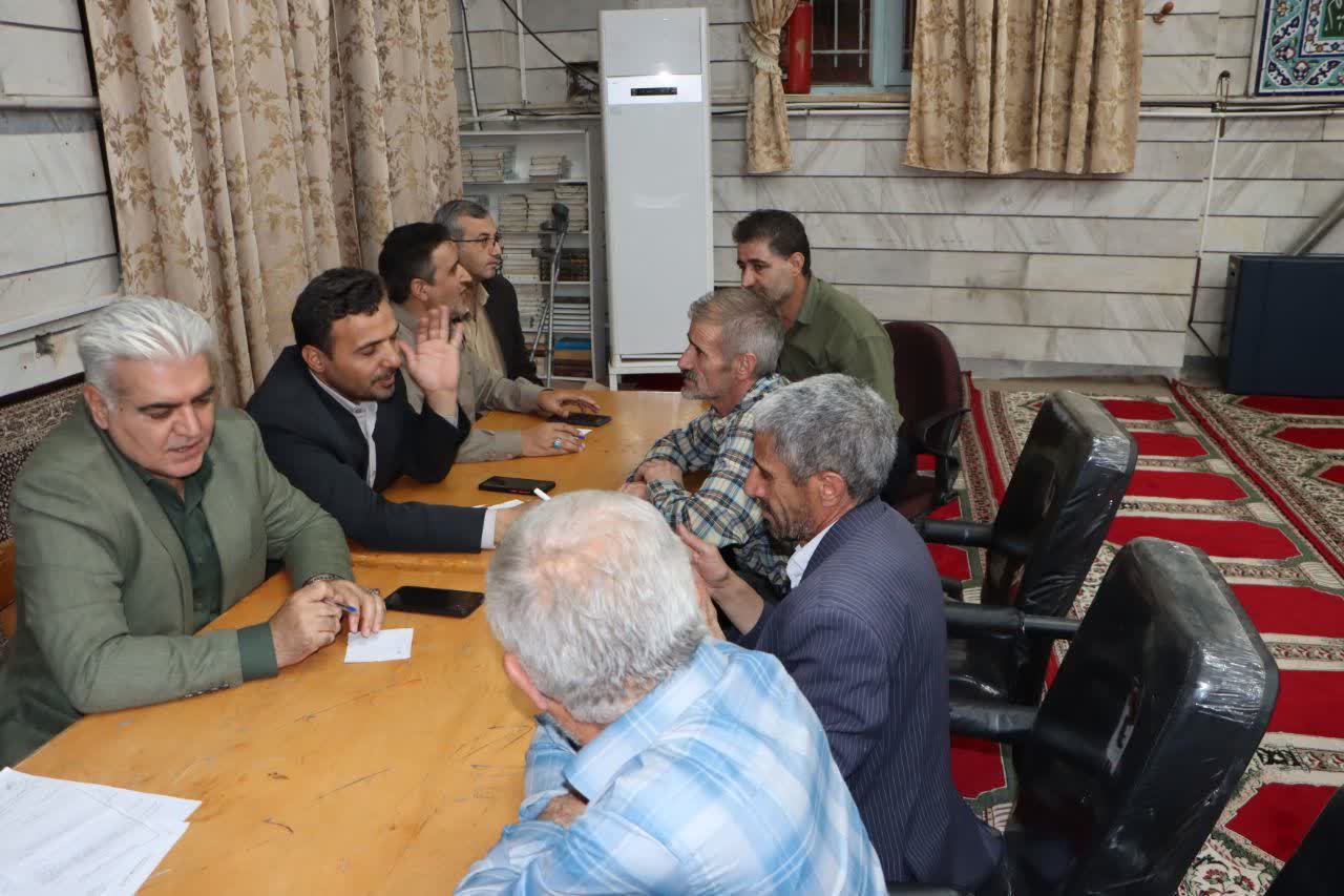 میز خدمت مسئولان اقبالیه در مسجد سیدالشهدا(ع) برگزار شد