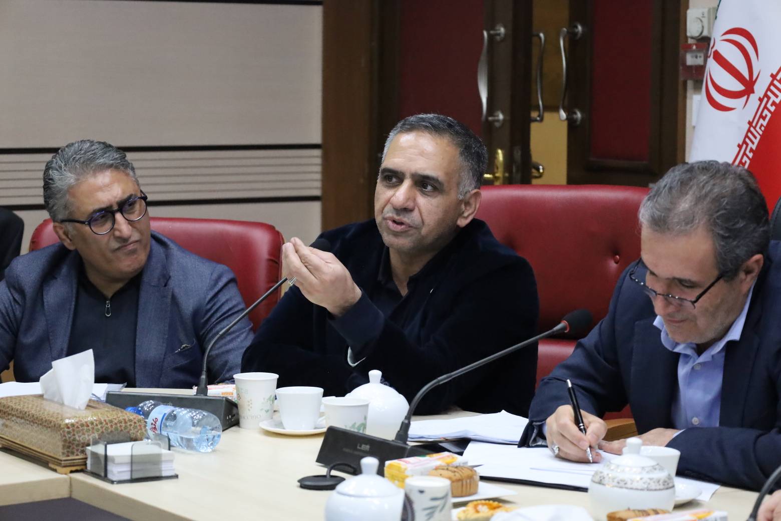 انتقاد شدید رئیس اتاق بازرگانی قزوین از رقابت دولت با بخش خصوصی/ عبدیان: تفویض اختیار به استان‌ها کلید حل مشکلات تولید است