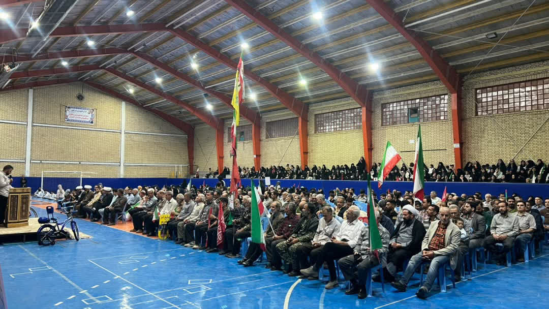 برگزاری همایش پیاده‌روی خانوادگی در بوئین‌زهرا