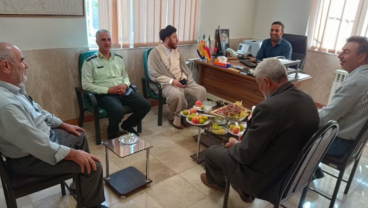 بازدید امام جمعه و رئیس کلانتری نرجه از اداره گاز