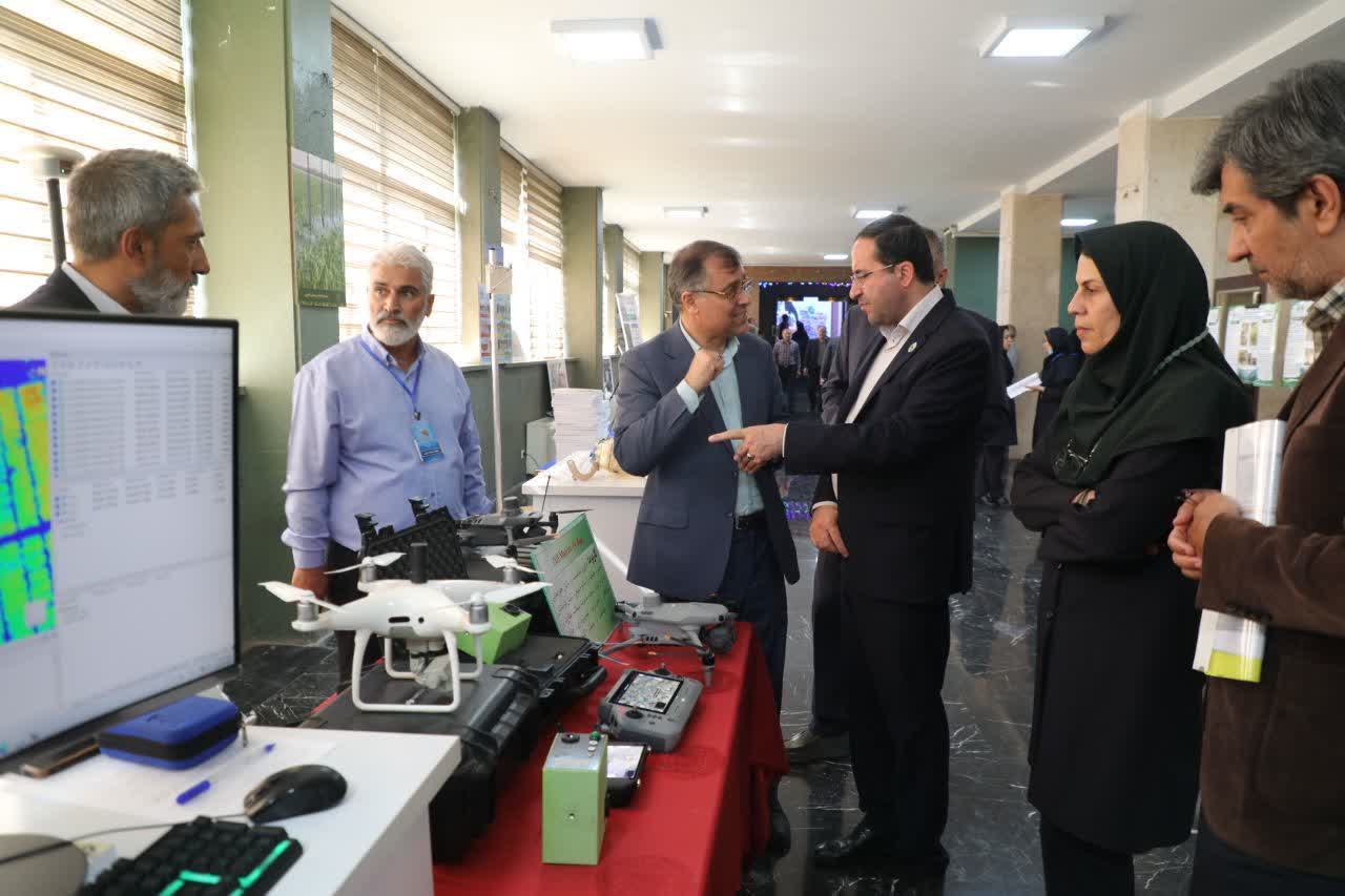 بازدید رئیس سازمان منابع طبیعی و مدیرکل قزوین از دستاوردهای پژوهشی آبخیزداری