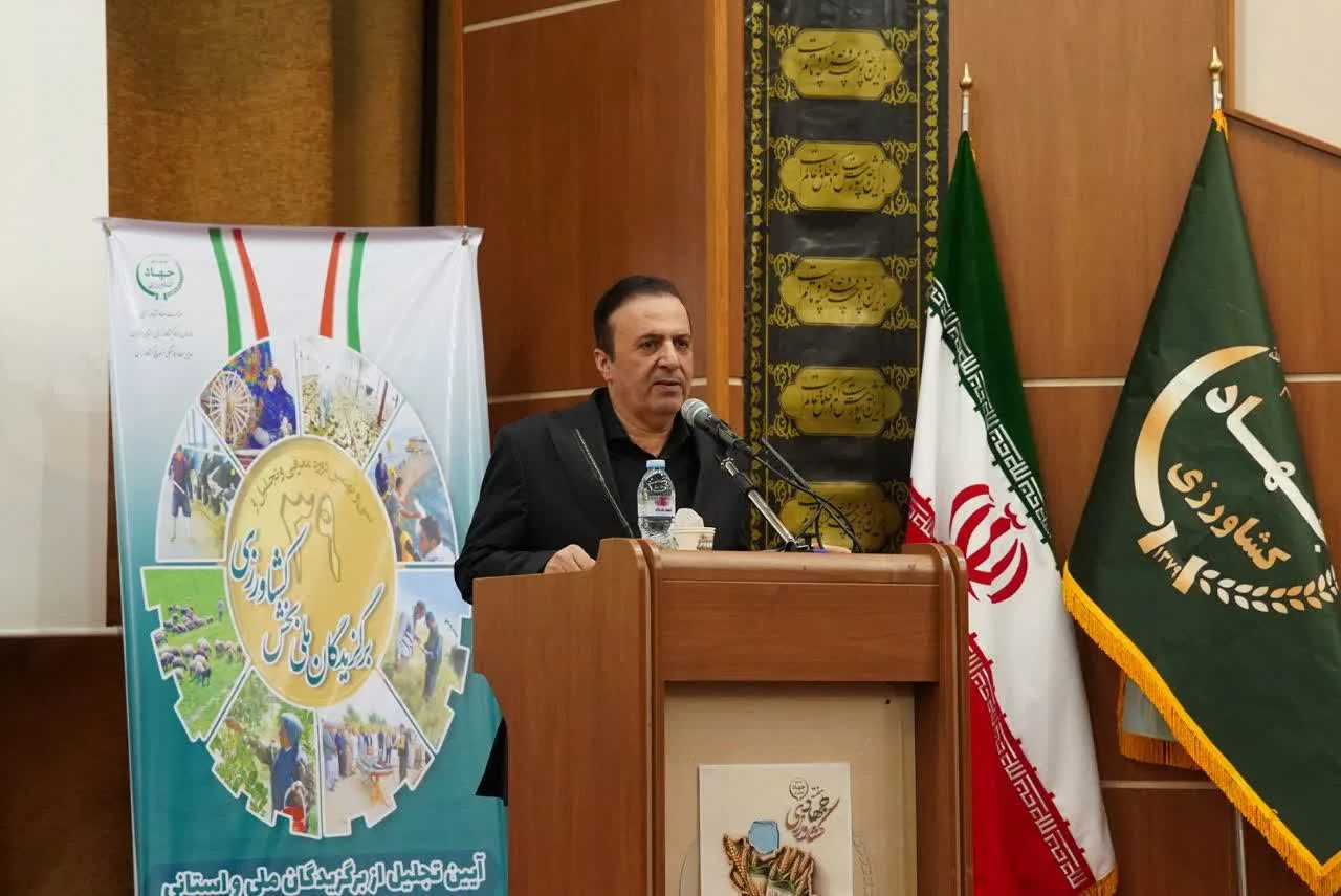 تصویر گالری - گزارش تصویری تجلیل از ۲۵ برگزیده ملی و استانی بخش 