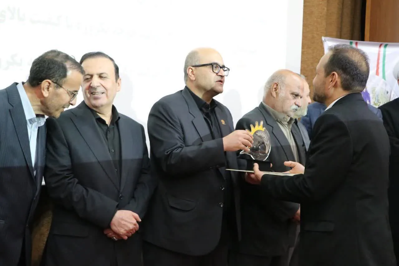 تصویر گالری - گزارش تصویری تجلیل از ۲۵ برگزیده ملی و استانی بخش 