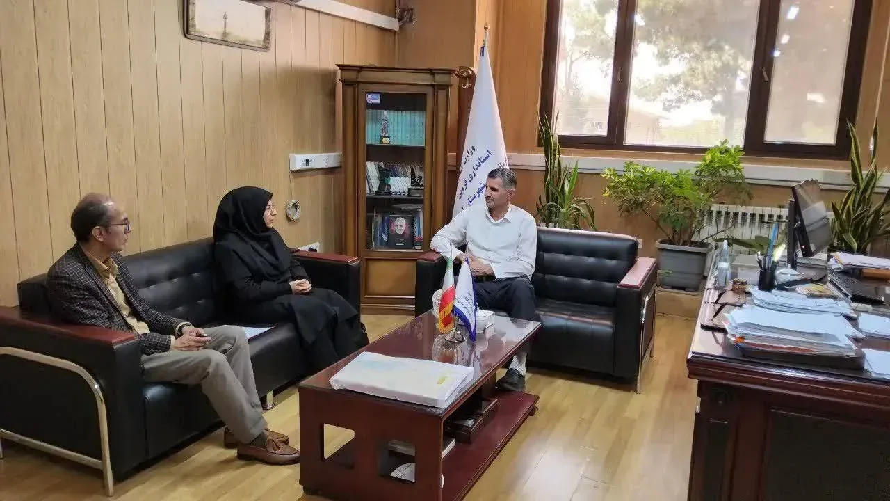 دیدار مدیرکل ثبت احوال استان قزوین با فرماندار آبیک؛ تأکید بر توسعه خدمات الکترونیک