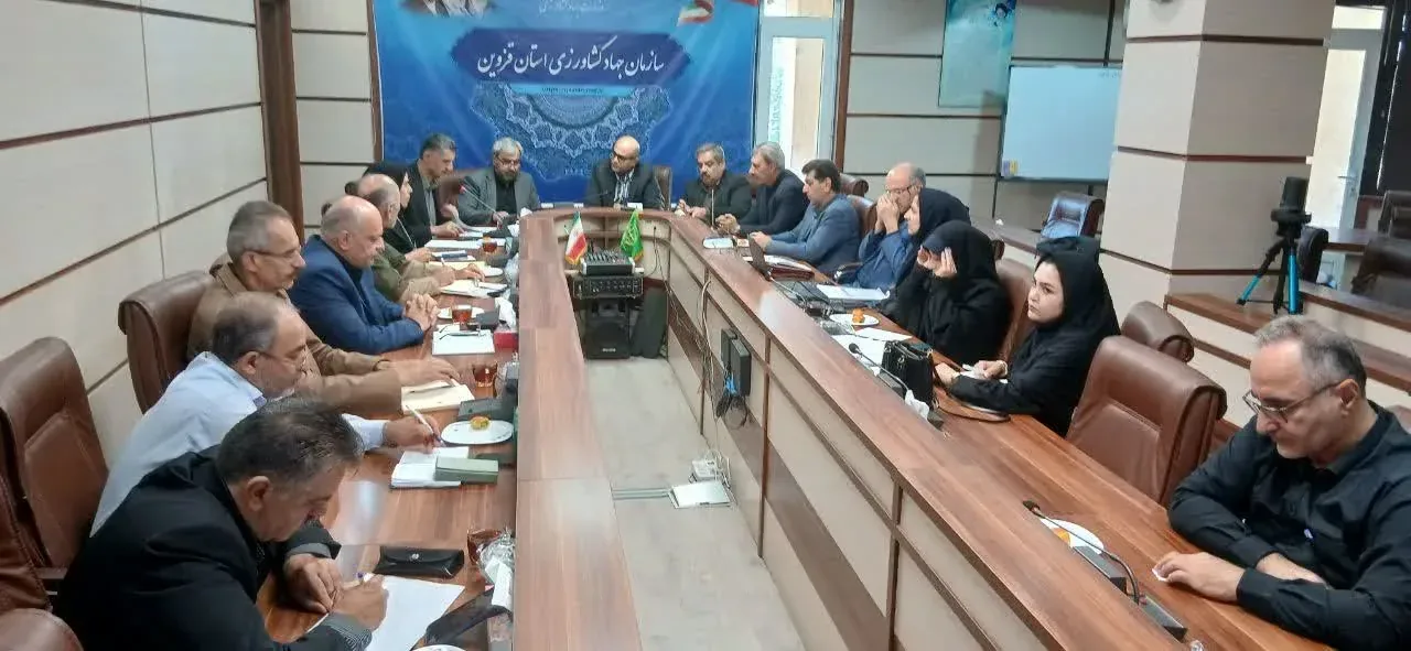 رفع تداخلات اراضی کشاورزی قزوین با شتاب ادامه دارد؛ بررسی یک پلاک ثبتی آبیک با حضور مسئولان ملی و استانی