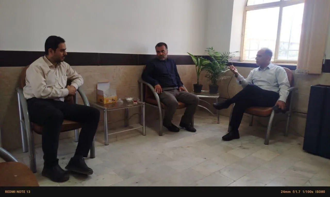 تأکید بر ارتقای کیفیت خدمات در بازدید معاون توسعه مدیریت و منابع سازمان جهاد کشاورزی از مرکز خدمات حومه تاکستان