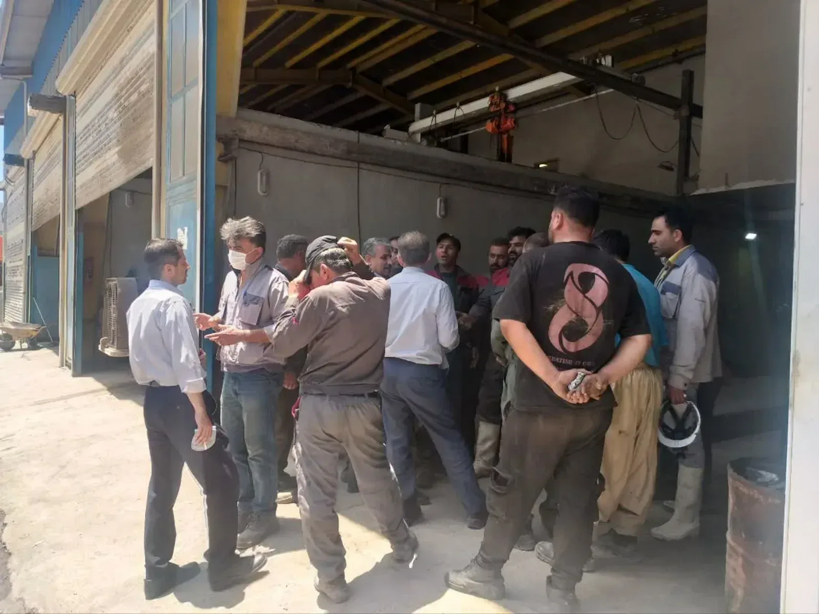 بازدید میدانی مسئولان تعاون، کار و رفاه اجتماعی از معدن خرم‌دشت/ مطالبات کارگران در دستور پیگیری قرار گرفت