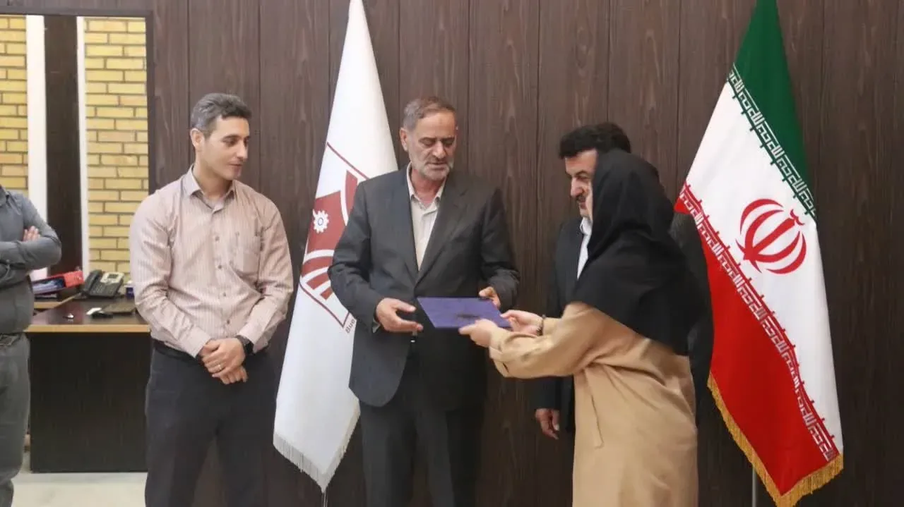 حضور نماینده بوئین‌زهرا و آوج در آیین تجلیل از اساتید برتر مرکز آموزش عالی فنی و مهندسی بوئین‌زهرا