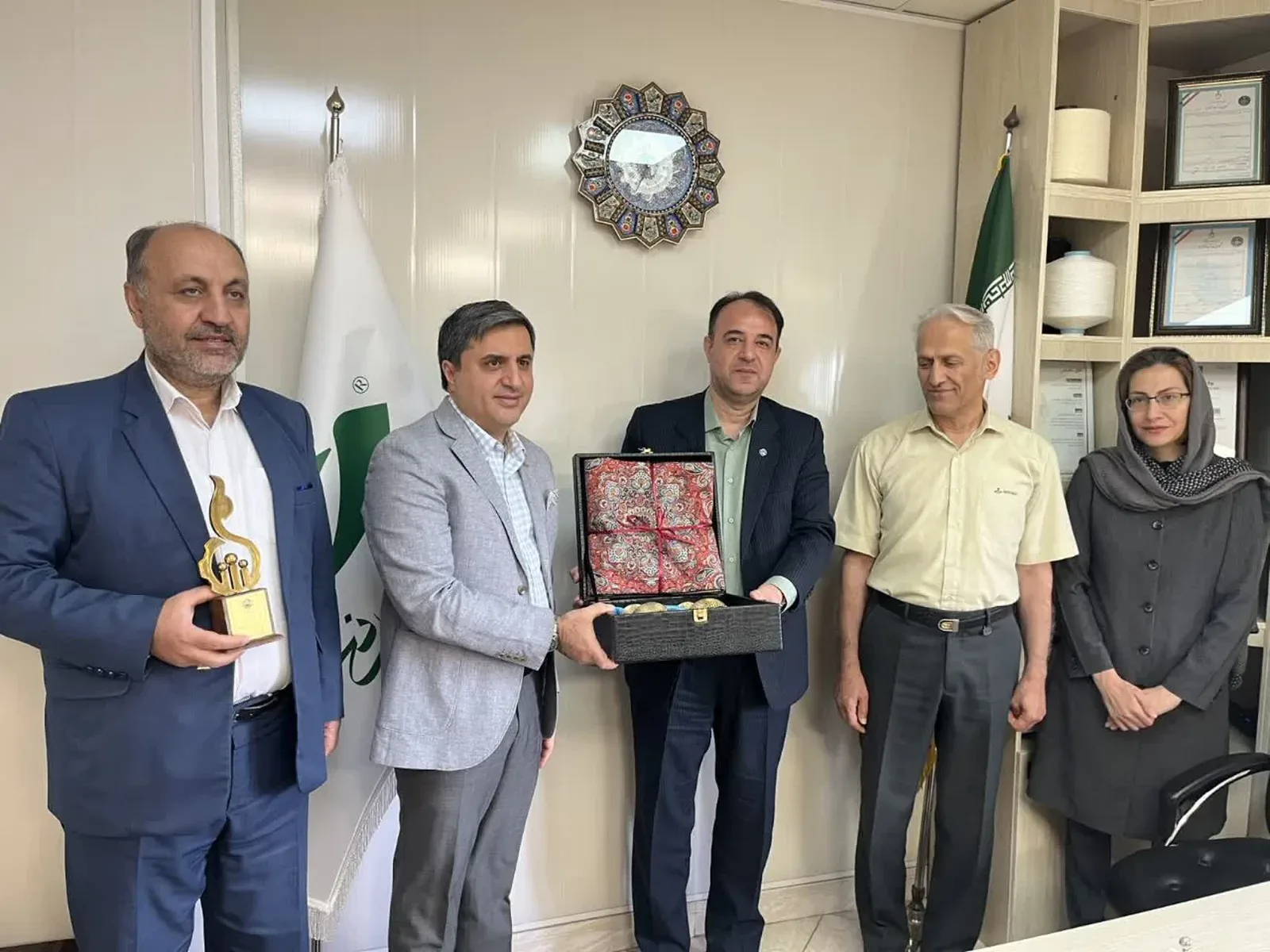 تقدیر مدیرکل تأمین اجتماعی قزوین از مدیران شرکت نفیس نخ به عنوان کارفرمای دوستدار کارگر سال ۱۴۰۴