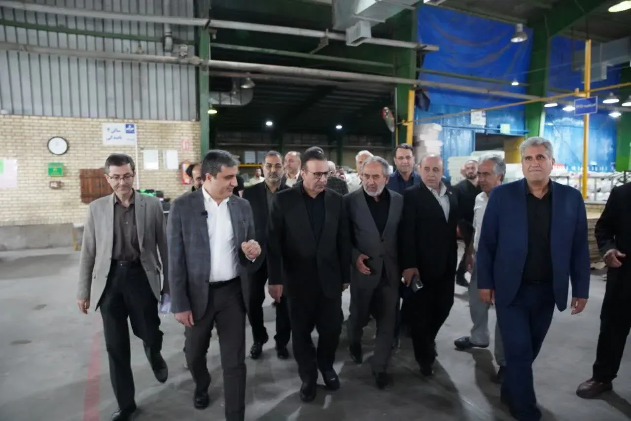 استاندار قزوین از واحد تولیدی «نفیس نخ» در شهرک صنعتی لیا بازدید کرد