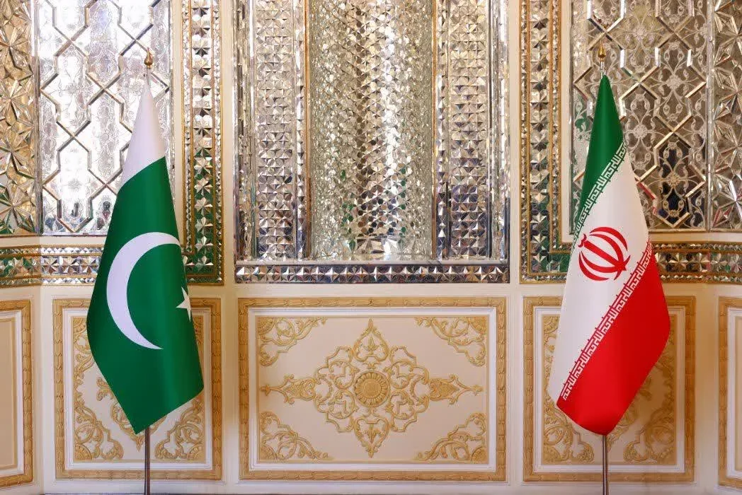 وزیر کشور پاکستان پیام نخست‌وزیر این کشور را به تهران منتقل کرد