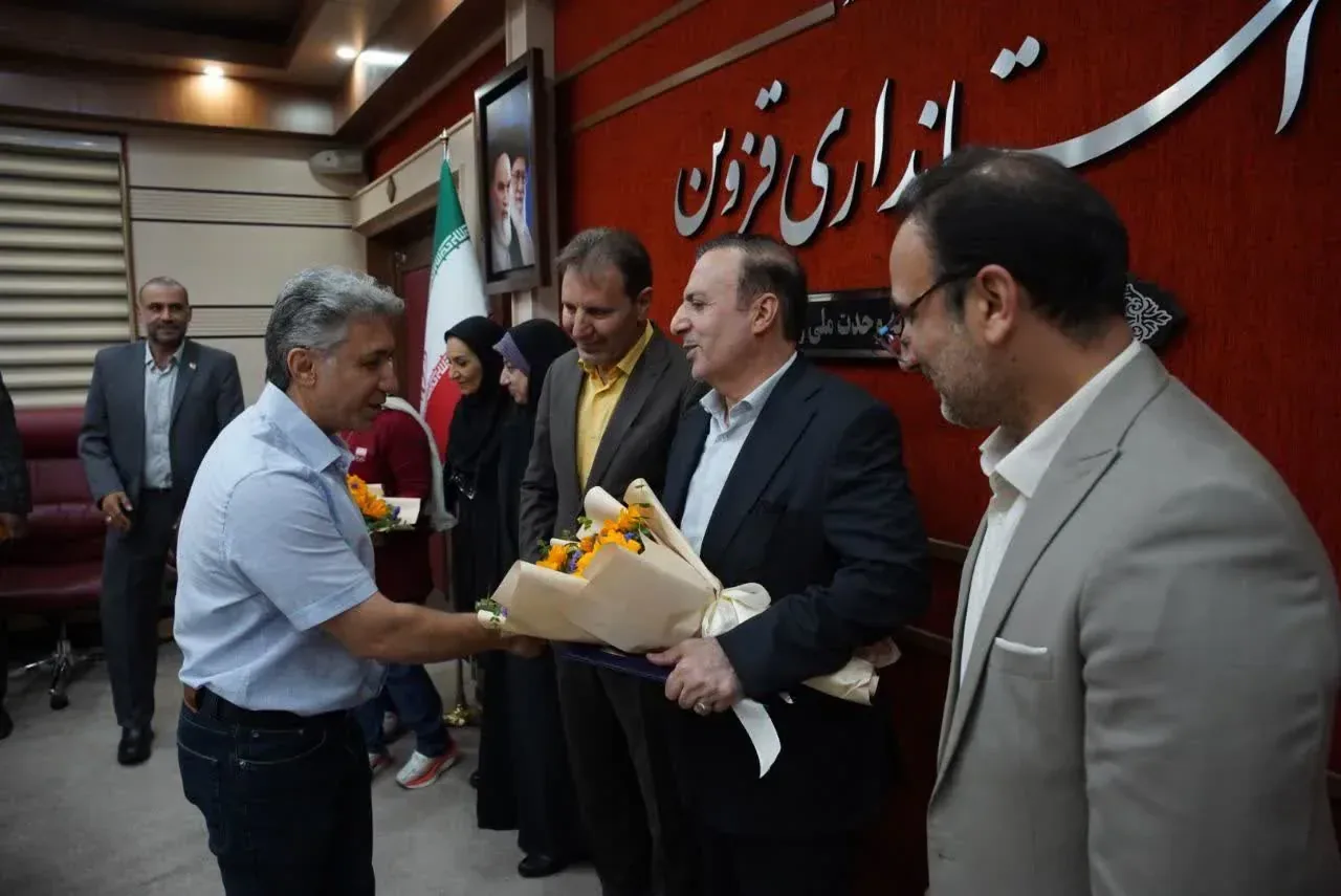 گزارش تصویری تجلیل استاندار قزوین از قهرمانان فراملی استان در سه‌ماهه نخست سال
