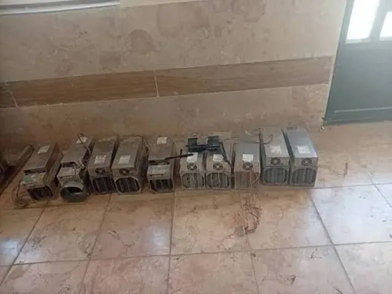 کشف ۱۳ دستگاه ماینر غیرمجاز در محمودآباد نمونه و قزوین